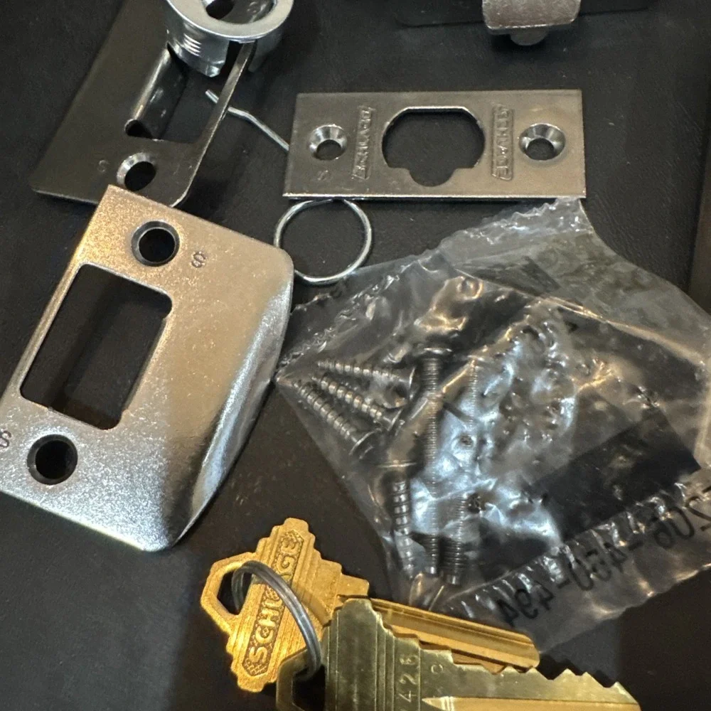 Schlage F51A‎ LAT 619 CEN Lever Keyed Entry
